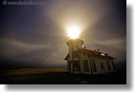images/California/Mendocino/Lighthouse/Fog/lighthouse-in-nite-fog-2.jpg