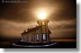 images/California/Mendocino/Lighthouse/Fog/lighthouse-w-glowing-circle.jpg