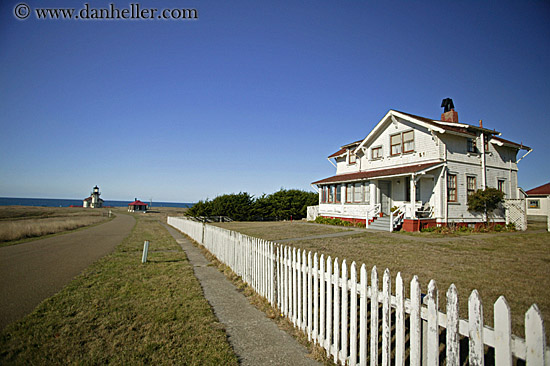 house-n-white-picket-fence-4.jpg