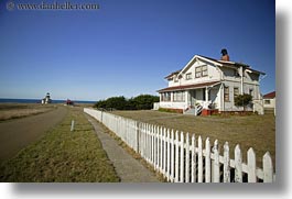 images/California/Mendocino/Lighthouse/House/house-n-white-picket-fence-4.jpg