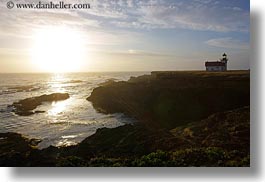 images/California/Mendocino/Lighthouse/Sunset/lighthouse-n-ocean-sunset-2.jpg