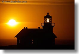 images/California/Mendocino/Lighthouse/Sunset/lighthouse-silhouette-n-sun-3.jpg