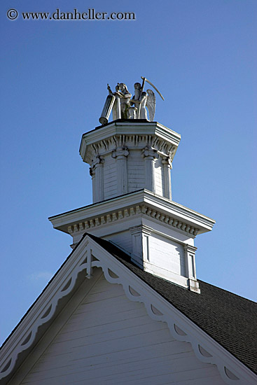 landmark-statue-on-roof.jpg