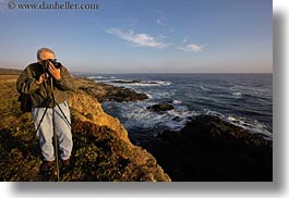 images/California/Mendocino/People/howard-photographing-ocean.jpg
