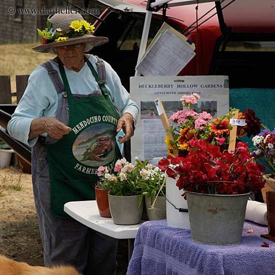 woman-wearing-gardener-hat-1.jpg