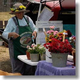 images/California/Mendocino/People/woman-wearing-gardener-hat-1.jpg