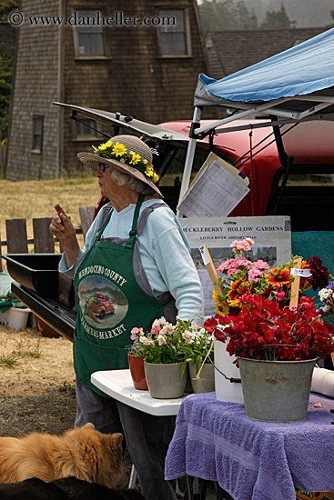 woman-wearing-gardener-hat-2.jpg