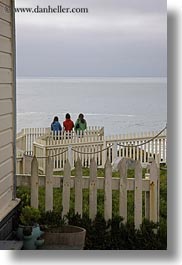 images/California/PigeonPointLighthouse/girls-in-colorful-jackets-01.jpg