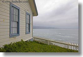 images/California/PigeonPointLighthouse/house-picket-fence-n-ocean.jpg