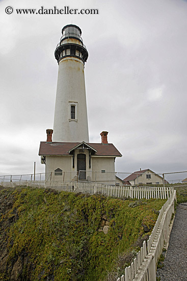 lighthouse-n-house-01.jpg