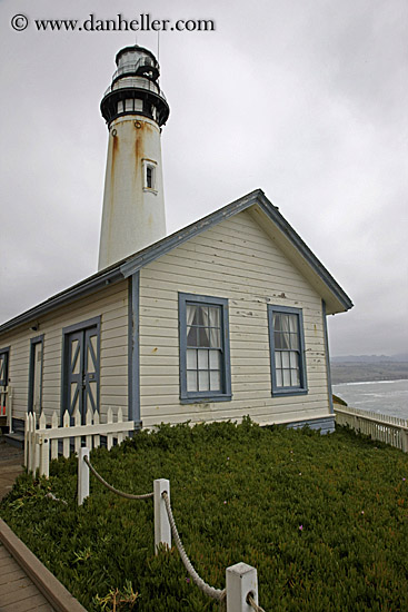 Lighthouse and House (3)