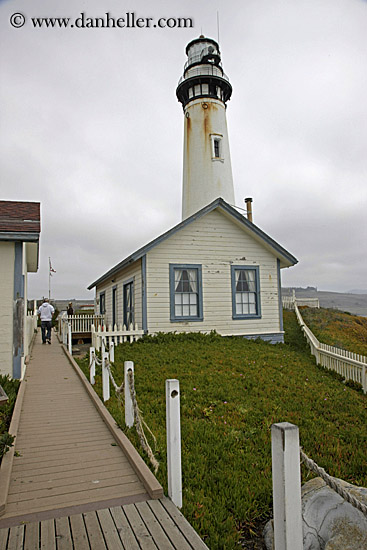 Lighthouse and House (4)