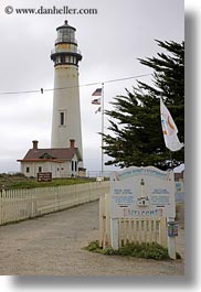 images/California/PigeonPointLighthouse/lighthouse-n-sign-01.jpg