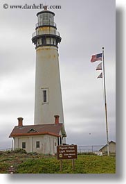 images/California/PigeonPointLighthouse/lighthouse-n-sign-02.jpg