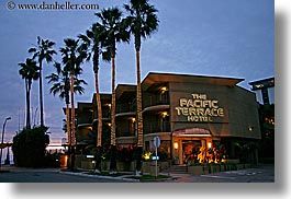 images/California/SanDiego/Beaches/pacific-terrace-hotel-at-dusk-1.jpg