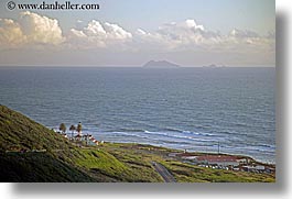 images/California/SanDiego/CabrilloNationalPark/seaside-road-n-island-clouds.jpg