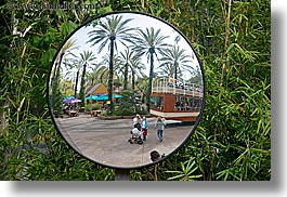 images/California/SanDiego/Zoo/round-mirror-reflection-2.jpg