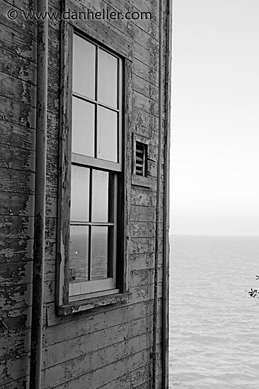 old-window-n-bay-bw.jpg