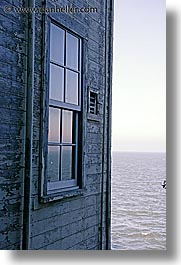 images/California/SanFrancisco/Alcatraz/old-window-n-bay.jpg