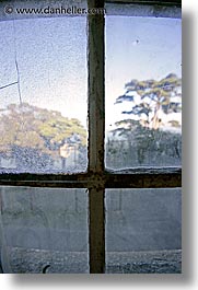 images/California/SanFrancisco/Alcatraz/window-close-up-2.jpg