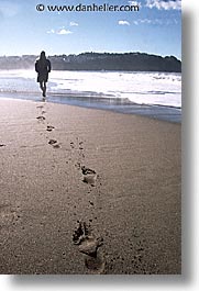 images/California/SanFrancisco/Beaches/footprints-sand-1.jpg