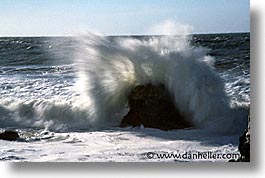 images/California/SanFrancisco/Beaches/wave-crash.jpg