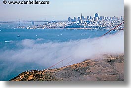images/California/SanFrancisco/Cityscape/crowd-view-fog-skyline-1.jpg