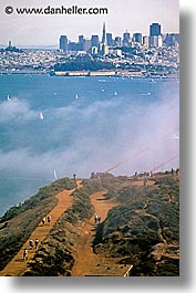 images/California/SanFrancisco/Cityscape/crowd-view-fog-skyline-2.jpg
