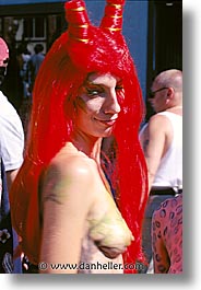 images/California/SanFrancisco/FolsomFair/woman-wig-01.jpg