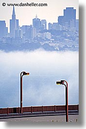 images/California/SanFrancisco/GoldenGate/Lamps/foggy-lampposts-2.jpg