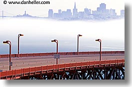 images/California/SanFrancisco/GoldenGate/Lamps/foggy-lampposts-7.jpg