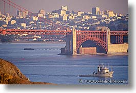 images/California/SanFrancisco/GoldenGate/ggb-boat-03.jpg