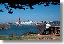 images/California/SanFrancisco/GoldenGate/ggb-couple-wide.jpg