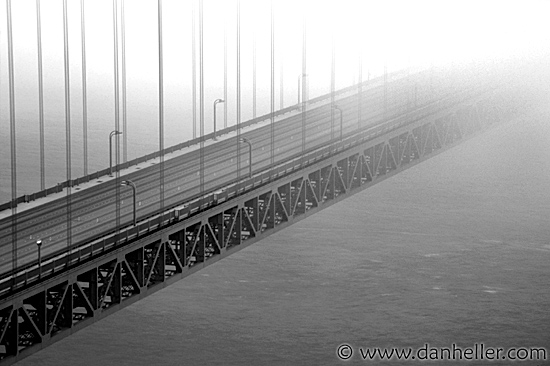 ggb-fog-03-bw.jpg