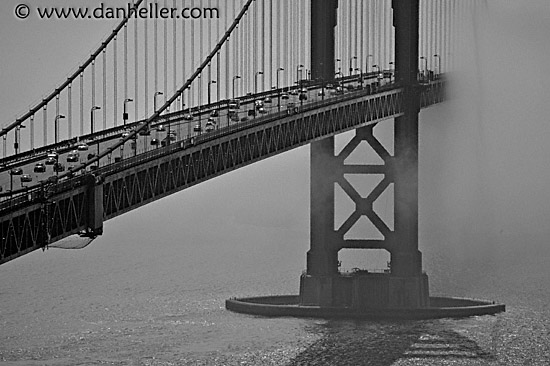 ggb-half-fog-5-bw.jpg