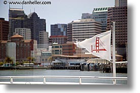 images/California/SanFrancisco/GoldenGate/golden-gate-ferry-flag.jpg