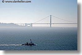 images/California/SanFrancisco/GoldenGate/tugboat-n-ggb.jpg