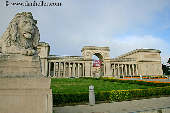 lion-statue-n-museum.jpg