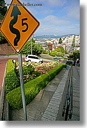 images/California/SanFrancisco/LombardStreet/5mph-sign.jpg