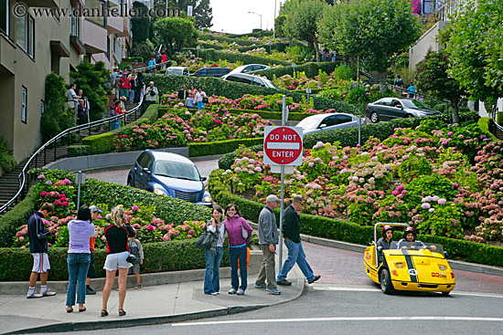 lombard-str-n-tourists-1.jpg