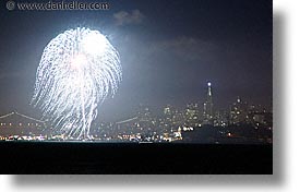 images/California/SanFrancisco/Nite/Fireworks/sf-downtown-fireworks-2.jpg