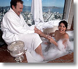 images/California/SanFrancisco/People/Bathtub/tub-champagne-0004.jpg