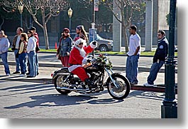images/California/SanFrancisco/People/Men/biker-santa-2.jpg