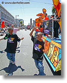 images/California/SanFrancisco/People/Yo/Carnival/Carnival04/dancing-yo-kids-1.jpg