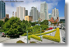 images/California/SanFrancisco/YerbaBuena/bldgs-n-gardens-4.jpg