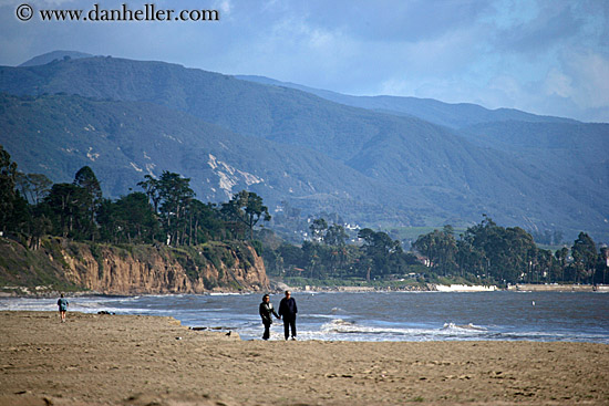 beach-palm_trees-pedestrians-mtns-3.jpg