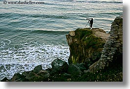 images/California/SantaCruz/Coastline/photographer-on-cliff-1.jpg