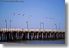 images/California/SantaCruz/Coastline/pier-flags-1.jpg