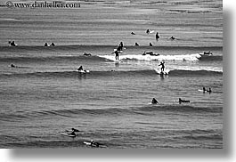 images/California/SantaCruz/Coastline/surfers-bw.jpg