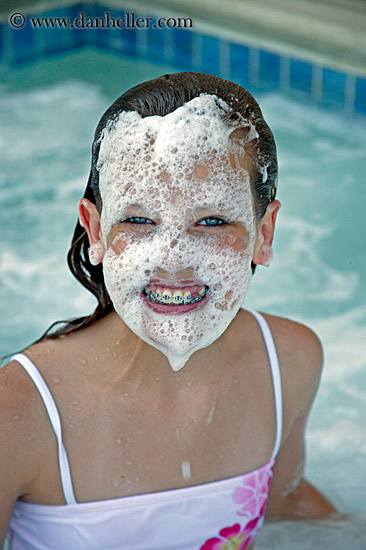 allie-in-hottub-2.jpg